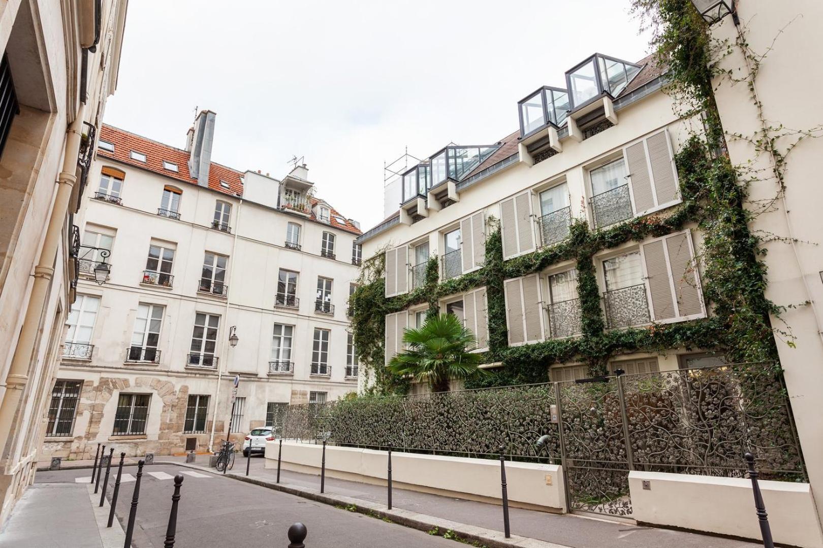 Guestready - Spacious Apartment In The Heart Of The Marais Париж Экстерьер фото